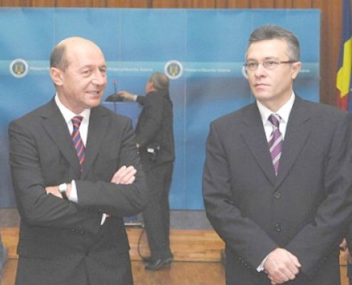 Băsescu a atacat Opoziţia, la învestirea lui Diaconescu